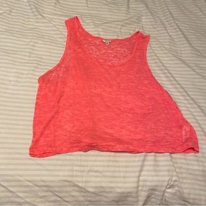 Bright pink crop tank top 👛